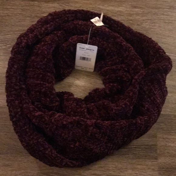 Free People • love bug chenille cowl - Picture 4 of 6